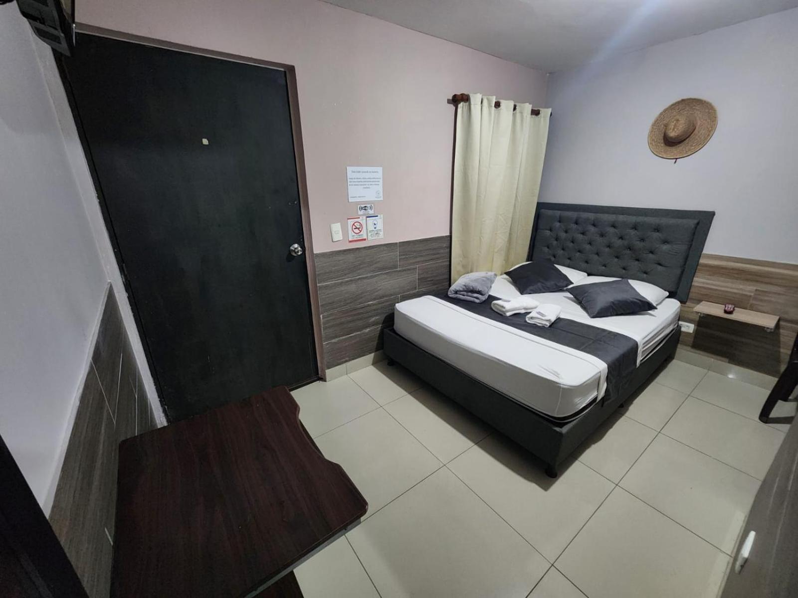 Hotel Medellin Calasanz Exterior photo